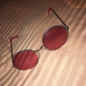 Circled framed sunglasses